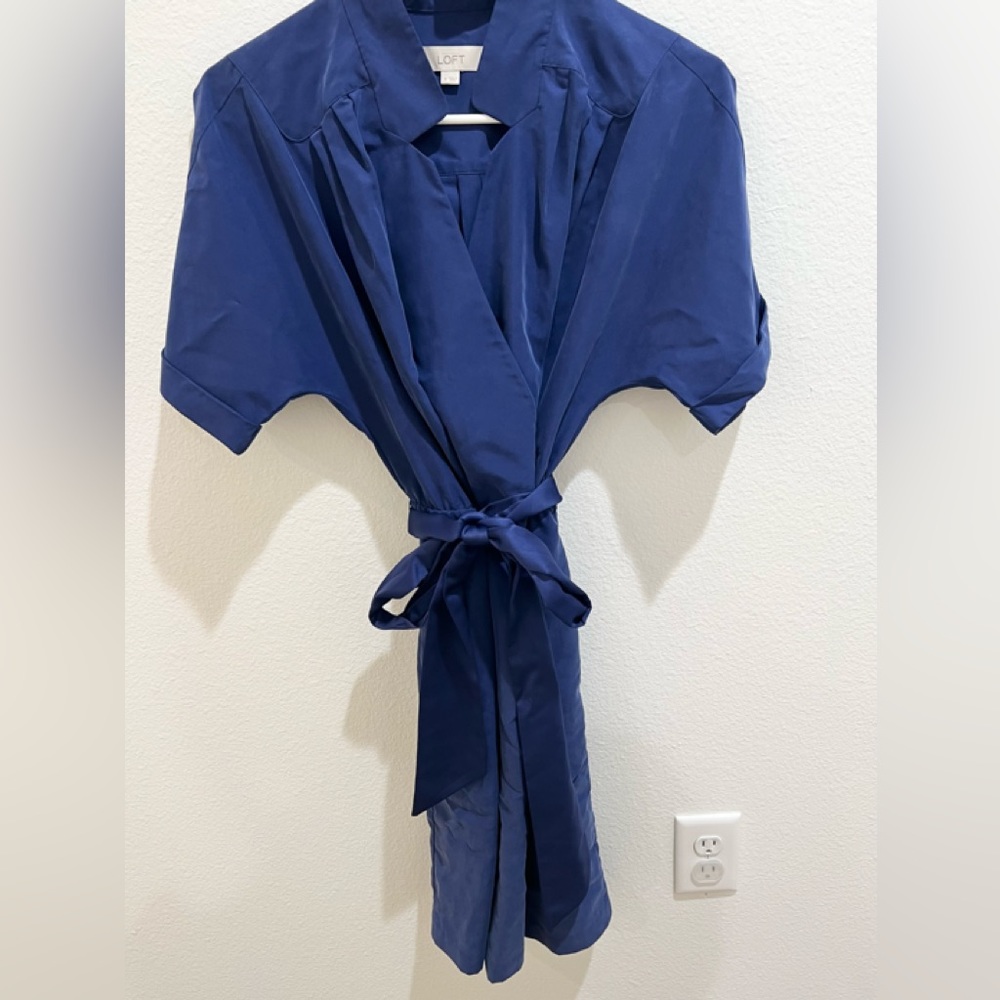 Cutest LOFT faux wrap dress; size 4; like new